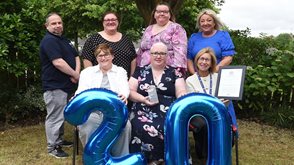 Bovalley’s crowning glory…Delighted Bovalley Community Association trustees join in celebrating being awarded the Kings Award for Voluntary Service on their 20th birthday with Housing Executive staff members, Hilary Canning, Assistant Area Manager, Causeway (far right, front row) and Gareth Doran, Good Relations Officer, Causeway Area (far left, back row). 