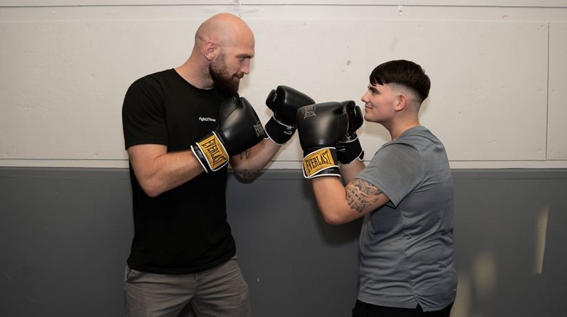 Steven Ward, Champion Boxer challenges Terry Dumigan, an eager participant of Ballyduff Redevelopment Group’s Fight2Thrive programme. 