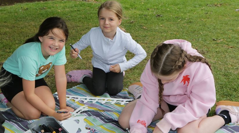 Families and friends had plenty to smile about at Millburn’s Summer Smile Project which welcomed over 100 children to their array of fantastic activities. The project was awarded a Housing Executive Community Cohesion Project which helped organisers deliver the successful scheme.