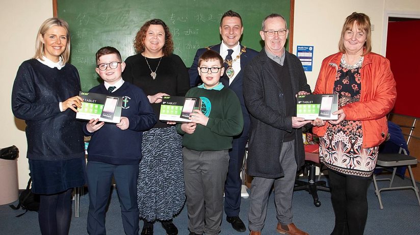 The Mayor, Graham Warke presiding over the distribution of Acer Tablets at Friday’s ‘Share and Care’ project finale at Oakgrove Integrated Primary School. Included are Suzanne McCafferty, Principal, Good Shepherd PS, Ashley Donaghy, Principal, Oakgrove PS, Eddie Breslin, Housing Executive and Kathleen McLaughlin, Inspire Wellbeing.