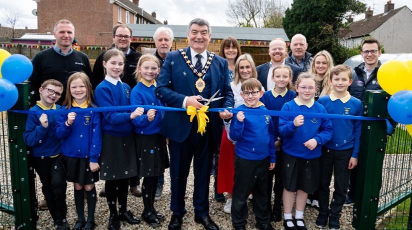 How does your garden grow? The Mayor of East and Mid Antrim Noel Williams officially cuts the ribbon to open Sunnylands Primary School allotments in Carrickfergus. The Mayor was helped by Sunnylands Primary School pupils, students and staff from the Housing Executive and Idverde along with local elected representatives. 