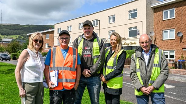 The Housing Executive’s Pauline Morgan, Michael Kennedy, Julie McSherry and Hugh McGurnaghan with Paddy McHugh from S&D Maintenance. 
