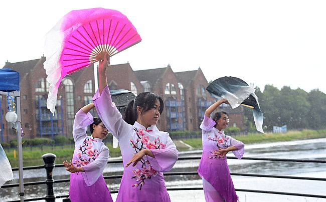 Chinese dancers